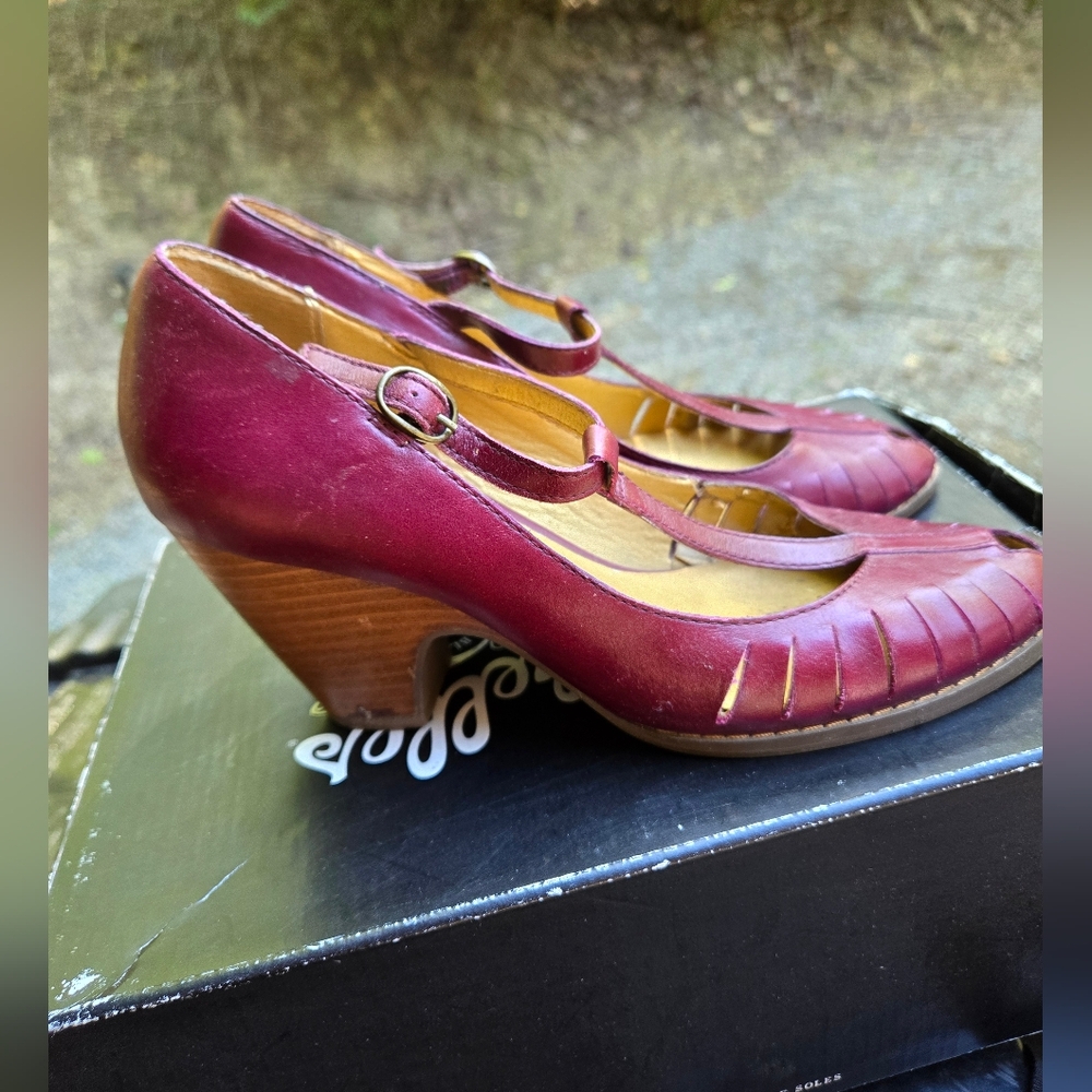 Seychelles Plum Leather Duchess T-strap buckle shoes size 8
